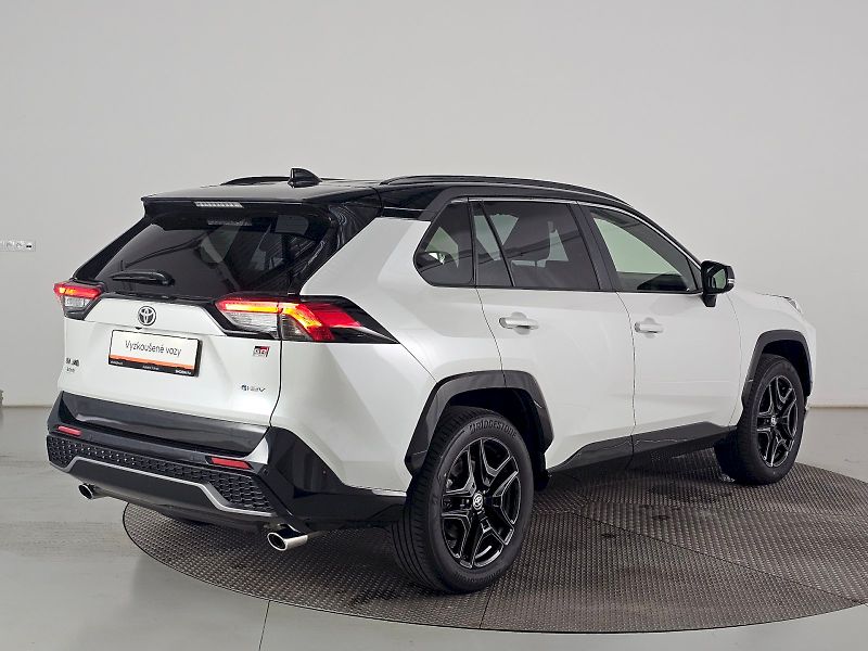 Toyota RAV4 (2025) 2.5HEV 222k 4X4 GR SPORT - fotka 2 z 32