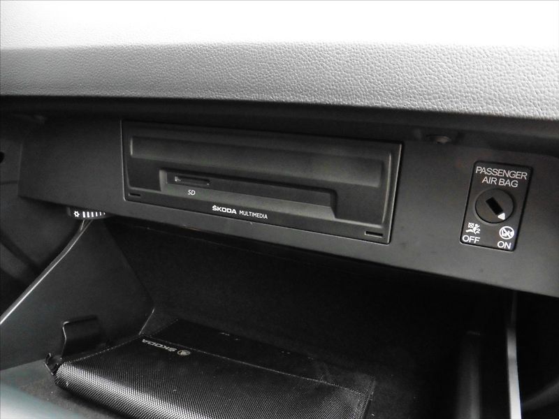 Škoda Octavia 1,6 TDi III Combi Style - fotka 18 z 18