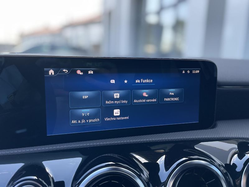 Mercedes-Benz Třídy A 200d AMG - fotka 23 z 26