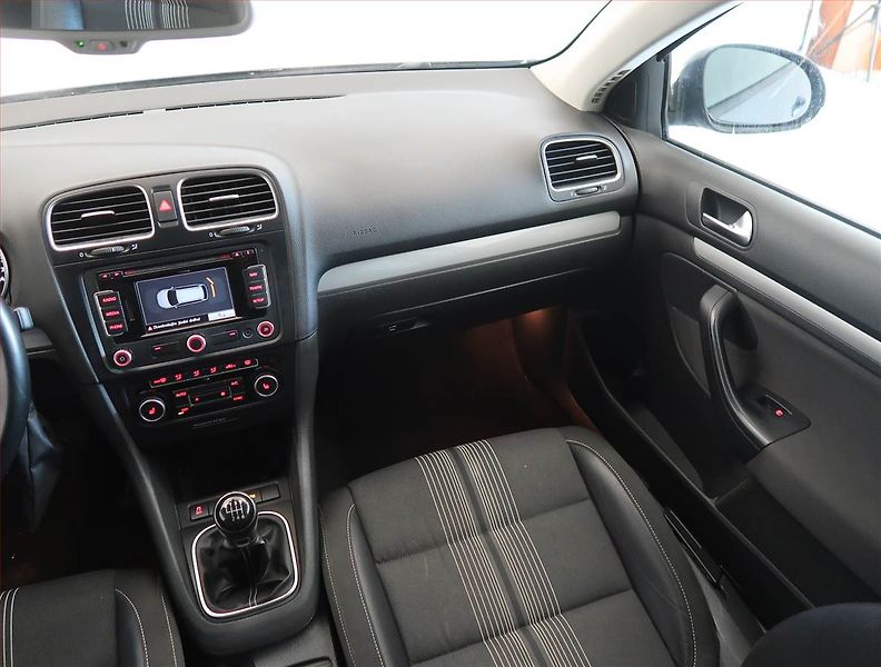Volkswagen Golf (2012) 1.4 TSI, Navi, Park. senzory - fotka 8 z 15