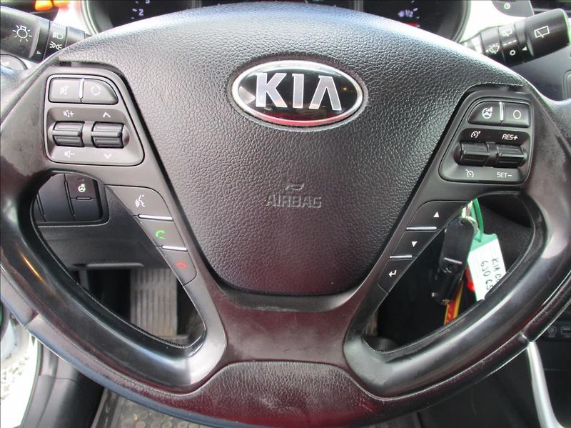 Kia Ceed 1,6 CRDi, klima,servis,DPH,CZ, - fotka 29 z 40