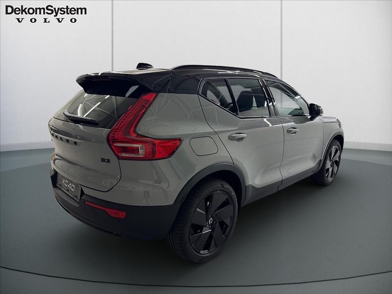 Volvo XC40 (2026) 2,0 B3 Black Edition 7964 - fotka 3 z 15