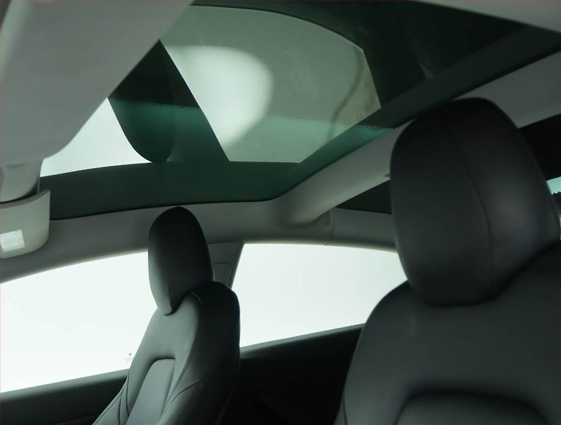 Tesla Model 3 (2019) Std Range Plus 55kWh, SoH 79% - fotka 20 z 22
