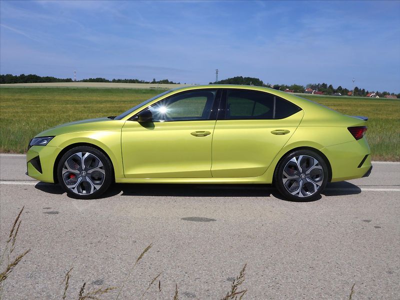 Škoda Octavia 2,0 TSI DSG RS DPH 1.maj CZ - fotka 4 z 34