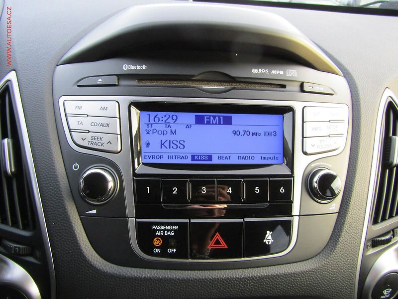 Hyundai ix35 (2012) 2.0 CRDi 4x4, ČR, AC, park - fotka 11 z 21