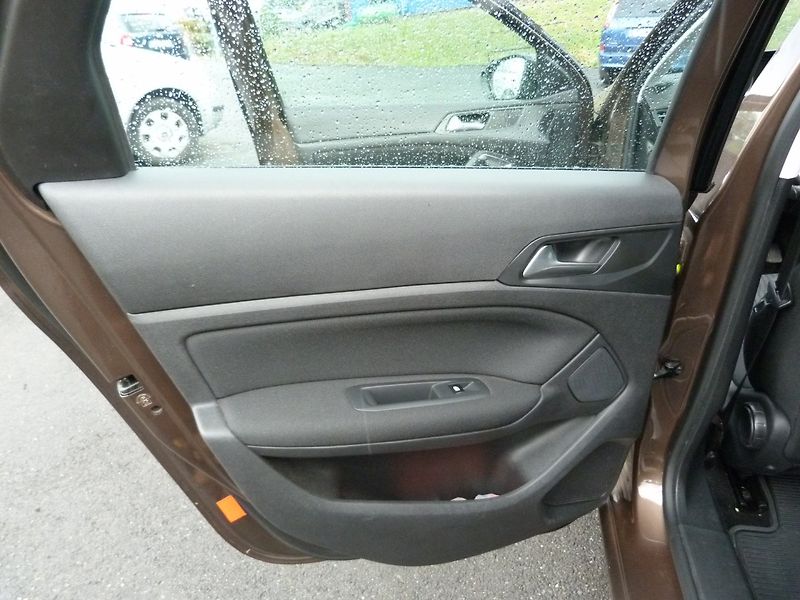 Peugeot 308 1,2 PureTech - fotka 13 z 23