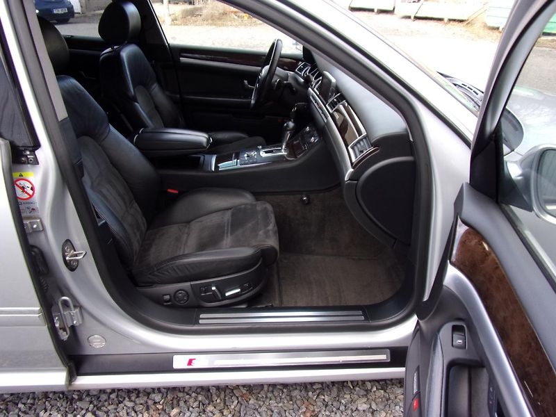 Audi S8 5.2V10 331kW CERAMIC  TOP CENA - fotka 22 z 25