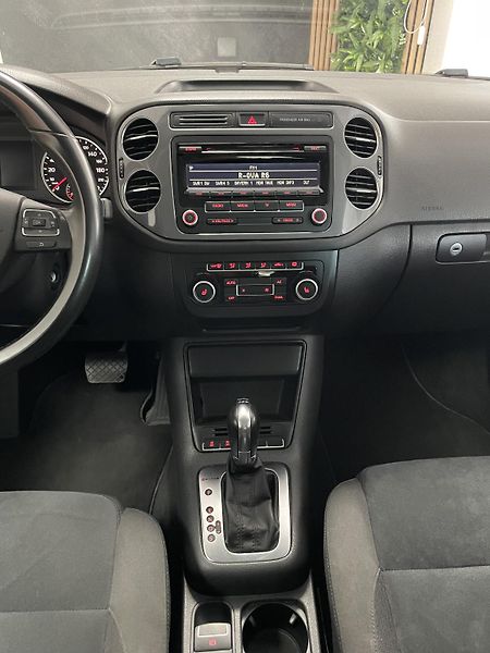 Volkswagen Tiguan 2.0 TDi DSG 4x4 SERVISKA TZ  - fotka 25 z 27