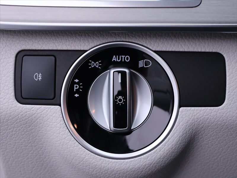 Mercedes-Benz Třídy E 3,5 E 400 Serv.kniha LED - fotka 17 z 37