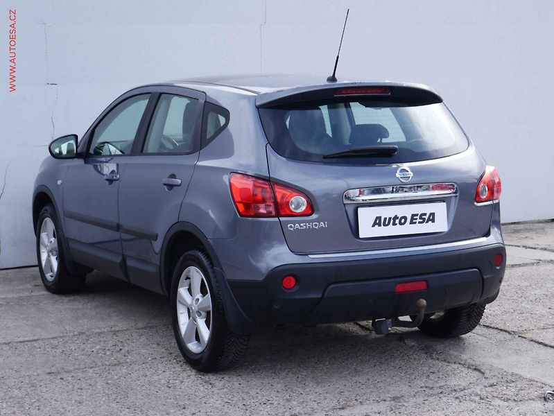 Nissan Qashqai (2008) 1.6 16V, AC, TZ, park.čidla - fotka 4 z 15