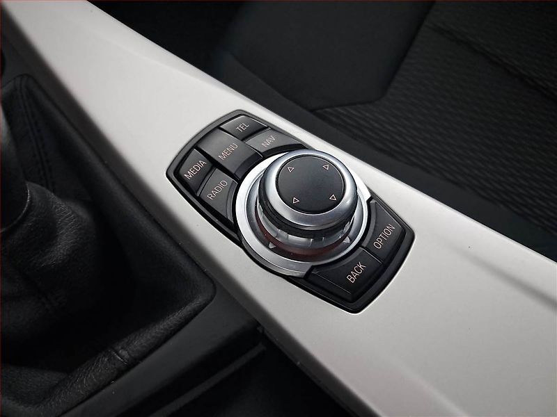 BMW Řada 3 (2015) 318 d, Navi, Park. senzory - fotka 21 z 21