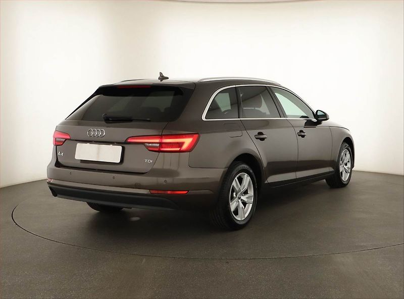 Audi A4 (2017) 2.0 TDI, Automat, Tempomat - fotka 5 z 15