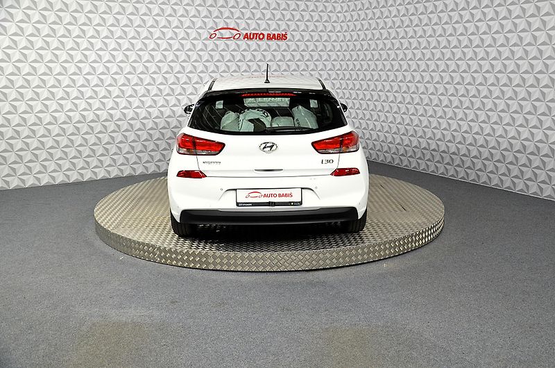 Hyundai i30 (2017) 1.4i 73kW HB - fotka 7 z 19
