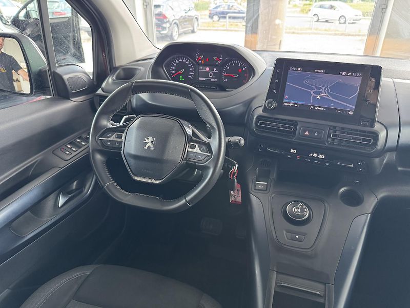 Peugeot Rifter (2022) 1,2 Aut. Allure Pack 7.Míst L2 - fotka 11 z 25