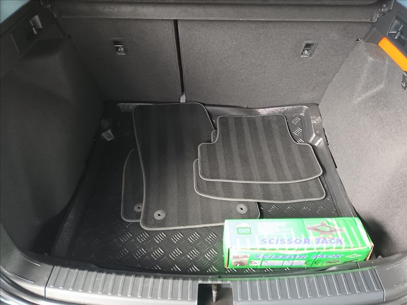 Seat Ateca 1,0 TSI,85KW,NAVI,ROZVODY, - fotka 22 z 44