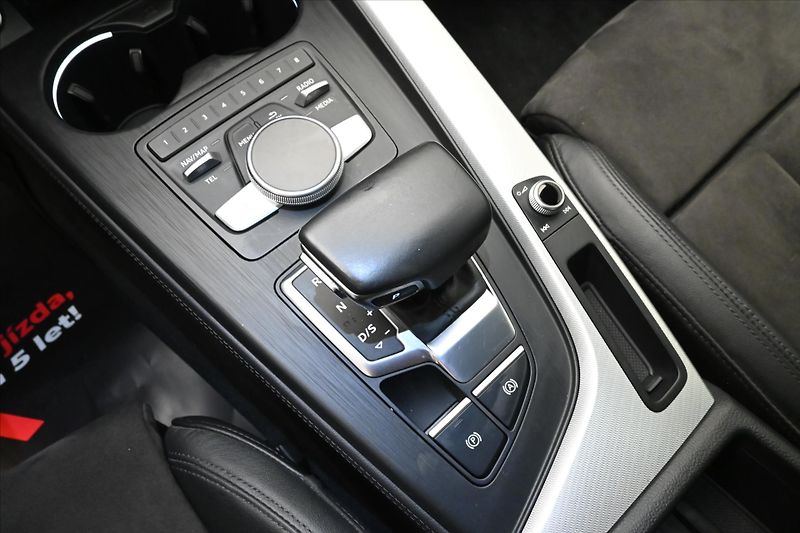 Audi A5 2,0 45TFSI 180kW 4x4 Sportback - fotka 22 z 31