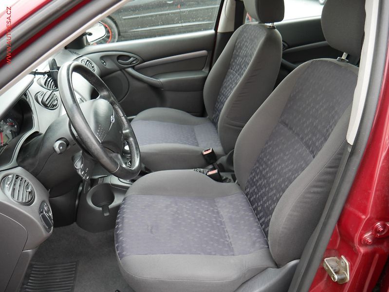 Ford Focus (2001) 1.6i, AC, el. výbava - fotka 9 z 15
