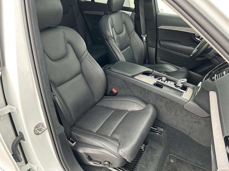 Volvo XC90 2.0 B5 4x4 ULTIMATE - fotka 14 z 35