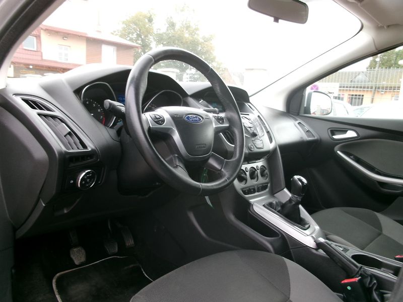 Ford Focus 1,0 ECOBOOST AC ROZVODY - fotka 24 z 28