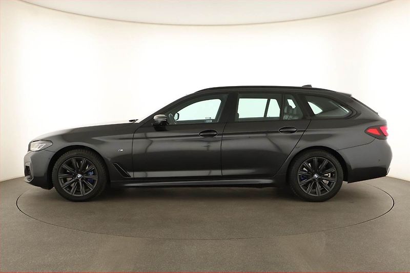 BMW Řada 5 (2020) M Sport 530d xDrive - fotka 3 z 19