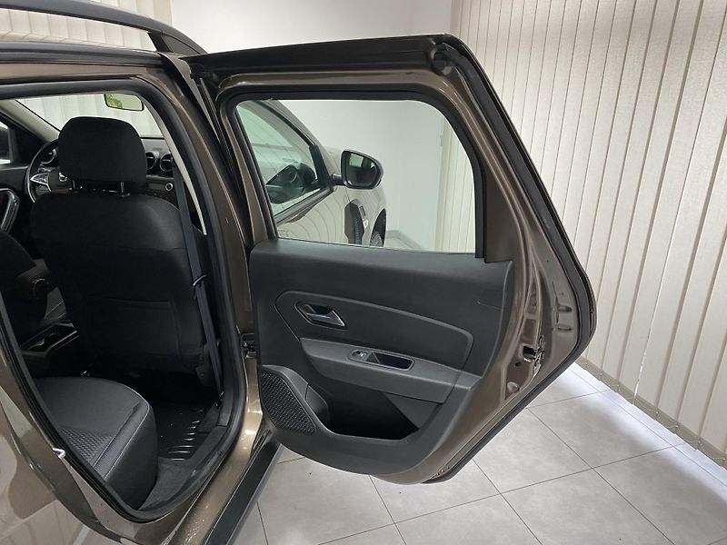 Dacia Duster 1.0 TCe LPG ČR REZERVACE  - fotka 15 z 26