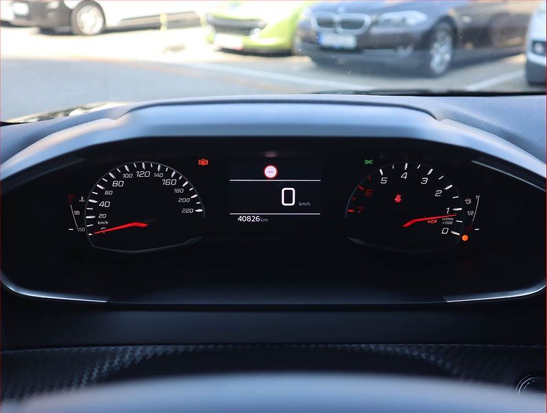 Peugeot 208 (2022) Allure 1.2 PureTech - fotka 11 z 20
