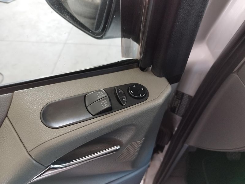 Mercedes-Benz Vito (2004) 2,2CDI,110KW,8MÍST,LONG,ALU - fotka 17 z 26