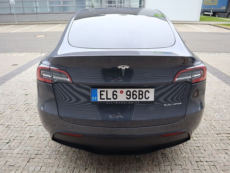 Tesla Model Y (2022) - fotka 4 z 45
