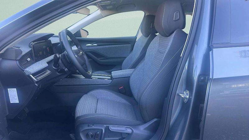 Škoda Superb Liftback Selection  2,0TDI 110 - fotka 6 z 29