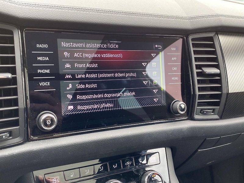 Škoda Kodiaq (2022) 2,0 TSI 4x4 DSG Sportline - fotka 17 z 45