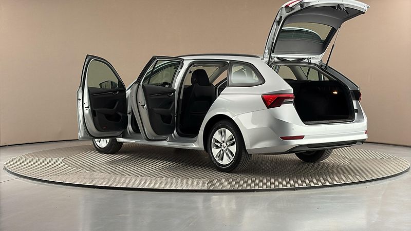 Škoda Octavia 1.0 TSI Ambition Combi - fotka 7 z 24