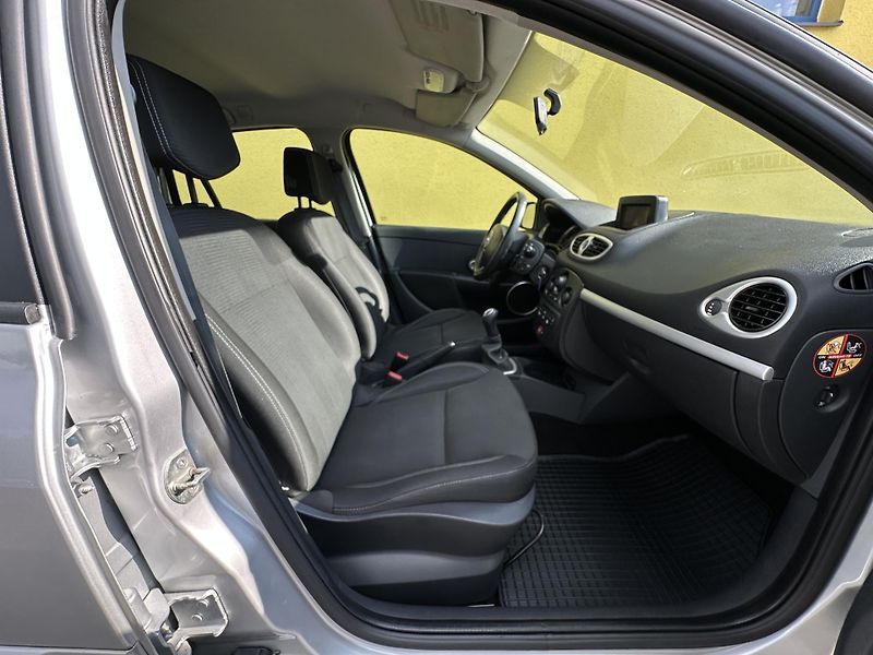 Renault Clio (2011) KOMBI 1.2 16V/76kW * 1.Maj.    - fotka 16 z 33