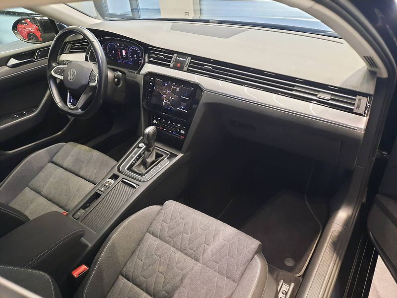Volkswagen Passat Variant (2023) Business 2.0 TDI (110kW/150k) - fotka 10 z 30