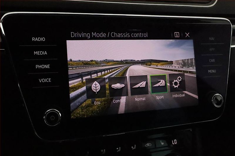 Škoda Superb (2020) Laurin&Klement 2.0 TDI - fotka 13 z 26