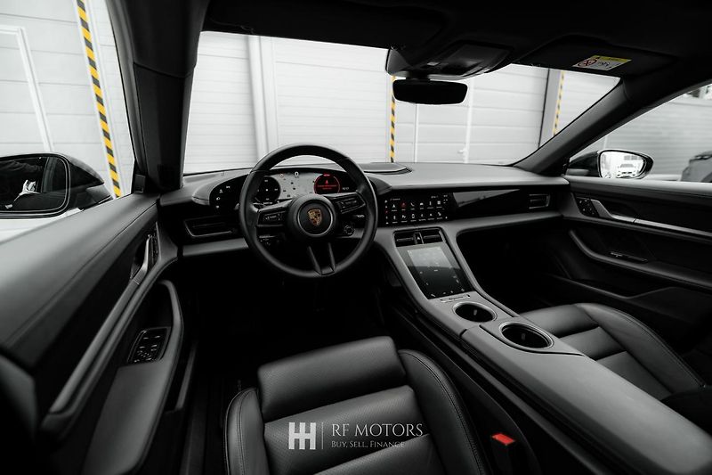 Porsche Taycan (2024) 320kW - fotka 20 z 50