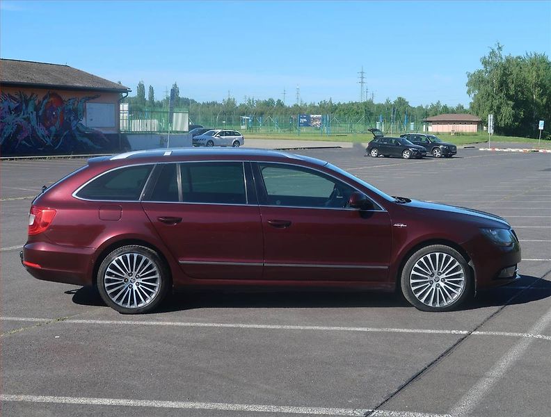 Škoda Superb (2013) Laurin&Klement 2.0 TDI - fotka 6 z 15