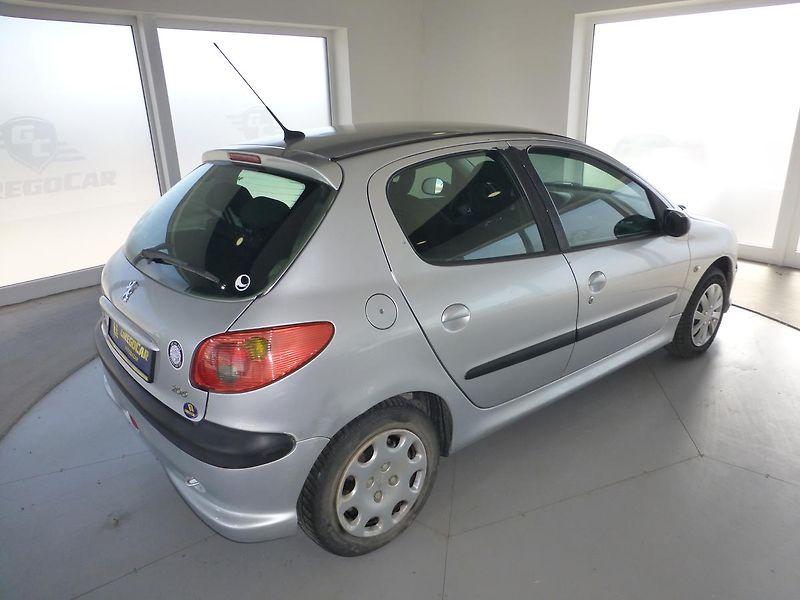 Peugeot 206 (2006) 1,4i**KLIMATIZACE**5DV - fotka 5 z 23