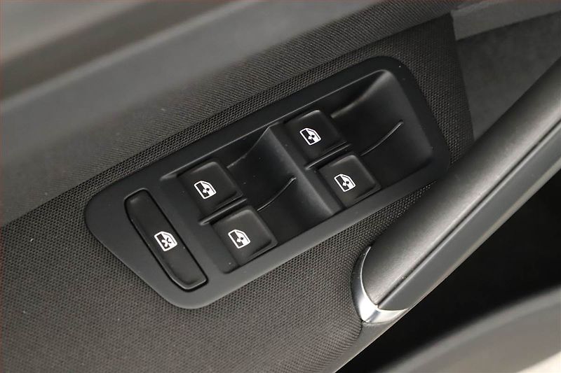 Volkswagen Golf (2017) 1.0 TSI, Tempomat - fotka 14 z 18
