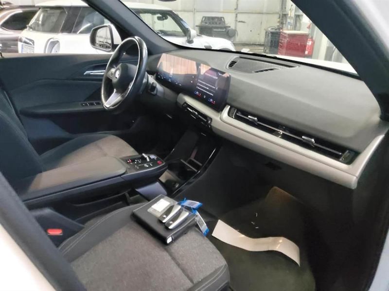 BMW iX1 xDrive30 - fotka 5 z 10