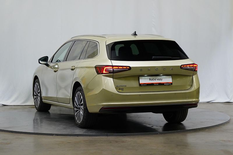 Škoda Superb - fotka 7 z 30
