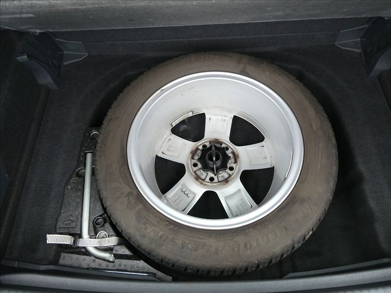 Volkswagen Golf Sportsvan 1,6 TDi 81kW 1.MAJITEL,servisk - fotka 18 z 53