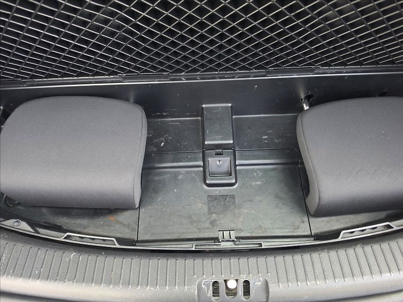 Volkswagen Touran 1,2 TSi 77KW Trend 7 MÍST ALU - fotka 26 z 41