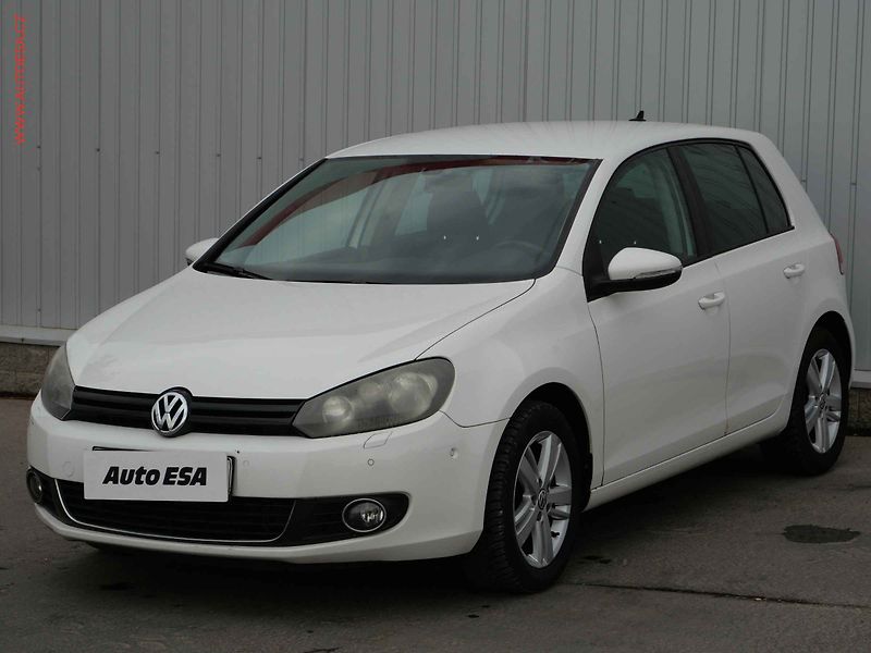 Volkswagen Golf (2011) 1.6 TDi, DSG, navi, park - fotka 3 z 20