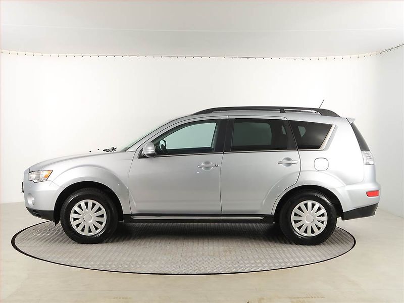 Mitsubishi Outlander (2010) 2.2 DI-D, 4X4, Automat - fotka 3 z 21