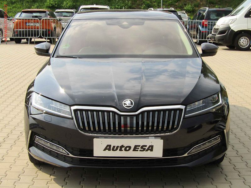 Škoda Superb (2021) 2.0 TDI, L&K, DSG, navi - fotka 2 z 17