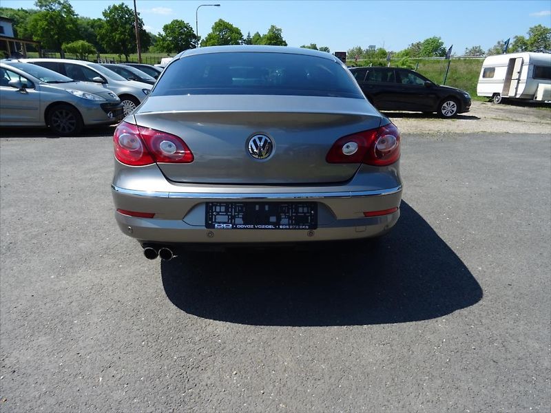 Volkswagen Passat CC 2,0 TDi 100 kW - fotka 8 z 26