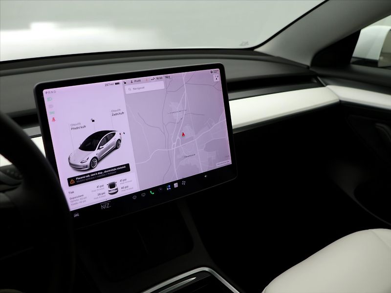 Tesla Model 3 LongRange AWD SOH90,6% DPH - fotka 21 z 33
