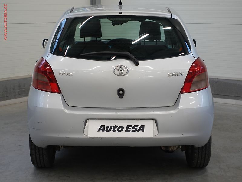Toyota Yaris (2007) 1.1VVT-i, ČR, AC - fotka 5 z 17