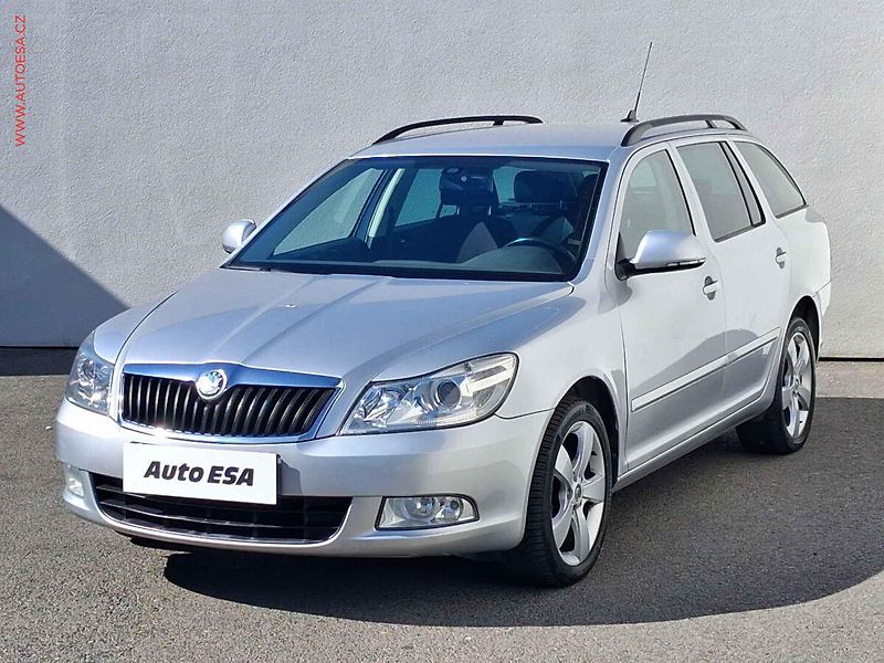 Škoda Octavia (2012) 1.6 TDi, 2.maj,ČR, Elegance - fotka 3 z 16