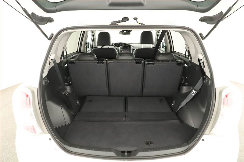 Toyota Verso (2017) 1.6 D-4D, 7 míst, Navi, Xenony - fotka 14 z 16